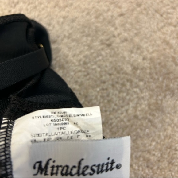 MIRACLESUIT black mother of pearl detail halter one piece swimsuit Sz 8 - Picture 5 of 11